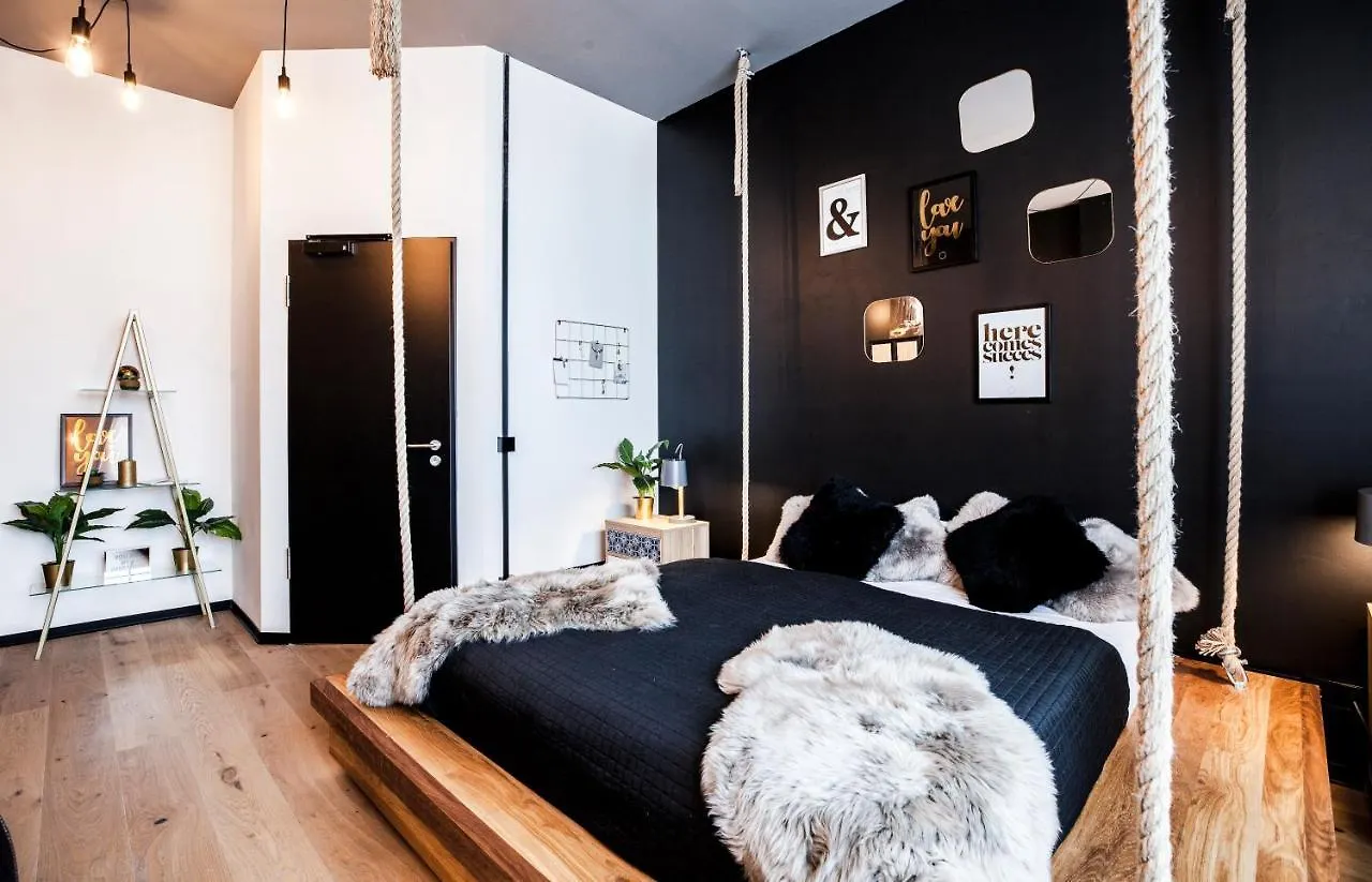 P182 Hidden Hostel Берлин Германия