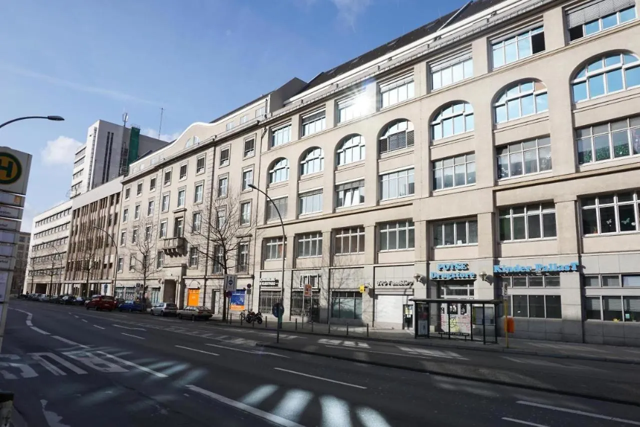 P182 Hidden Hostel Берлин Германия