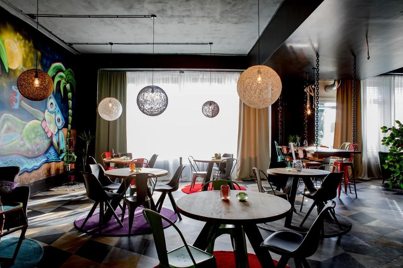 P182 Hidden Hostel Берлин Германия